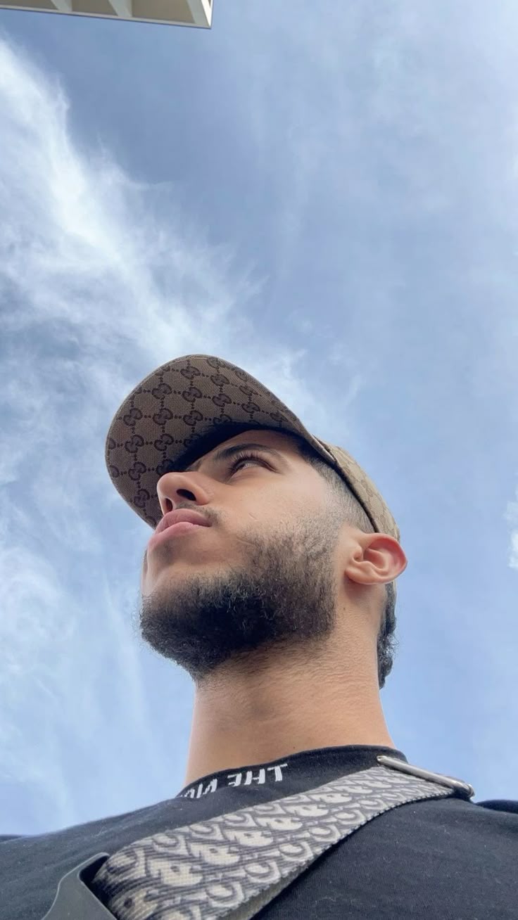 <em>Andrés G. </em>